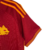 Camisa vermelha do time Roma I 23/24 da Adidas, modelo torcedor masculino, com detalhes em amarelo e logo da marca.

