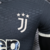 Camisa cinza da Juventus III 23/24, modelo masculino da Adidas, com logo da equipe e detalhes em branco.

