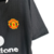 Camisa preta retrô do Manchester United, temporada 2003/04, com detalhes em branco e logo da Nike.

