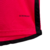 Camisa rosa do Fulham Away 23/24, confeccionada pela Adidas, com detalhes em preto e logotipo do time.

