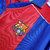 Camisa retrô do Barcelona de 1992/1995 nas cores azul e vermelha, com detalhes da marca Kappa.

