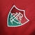 Camisa do Fluminense para treino, na cor vermelha com detalhes em verde, modelo masculino da Umbro.