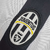 Camisa retrô da Juventus I 2014/2015 da Nike, preta e branca, com detalhes em amarelo e logo da marca

