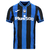 Camisa masculina do Atalanta, azul e preto, com logo da equipe e patrocinador Plus500.