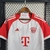 Camisa branca do Bayern de Munique, modelo 23/24, com detalhes em vermelho e logo da Adidas.

