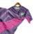 Camisa do goleiro do Manchester City 23/24, cor roxa com detalhes em verde e rosa.

