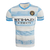 Camisa do Manchester City Pré Jogo 22/23, nas cores azul celeste e branco, com logo do time e patrocínio da Etihad Airways.