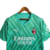 Camisa de goleiro do AC Milan, modelo 23/24, na cor verde, com detalhes em zig-zag e logo da Puma.

