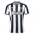 Camisa masculina do Newcastle United, modelo 23/24, em branco e preto com listras verticais e escudo do time.