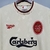 Camisa retrô do Liverpool II 1996/1997, bege com detalhes em vermelho e logo da Reebok.