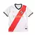 Camisa de futebol do River Plate, modelo Home I 24/25, para torcedores masculinos, com faixa vermelha e detalhes em dourado.