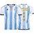 Camisa da Seleção Argentina Três Estrelas, azul e branca, com emblemas e inscrição "Campeones del Mundo".