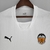 Camisa branca do Valencia Home 22/23 Torcedor Puma Masculina, com logo do time e patrocínios visíveis.

