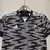 Camisa feminina do Atlético Mineiro 24/25, modelo terceiro da Adidas, com estampa em zig-zag nas cores preta e branca.