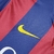 Camisa retrô do Barcelona, temporada 2014/2015, nas cores azul e grená, com logo da Nike e patrocínio da Qatar Airways.

