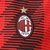 Camisa feminina do AC Milan I 23/24 na cor vermelha e preta, com logo da Puma e patrocínio da Emirates.

