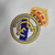 Camisa retrô branca do Real Madrid 2019/2020, com detalhes em dourado e logo da Adidas.

