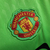 Camisa de goleiro do Manchester United 23/24, verde com detalhes em branco e preto, com logo da Adidas e do patrocinador Team Viewer.

