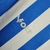 Camisa feminina do Avaí I 24/25, com listras azuis e brancas, logo do time e detalhes na gola.

