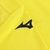 Camisa de futebol amarela do time Lazio II 24/25, modelo torcedor da Mizuno, com detalhes em azul e logo do time.

