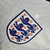 Camisa longa da Seleção da Inglaterra, modelo I 24/25, branca com detalhes em azul, fabricada pela Nike.

