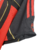 Camisa retrô do AC Milan da temporada 2006/2007, nas cores vermelha e preta, com logo da Adidas e estampa do patrocinador Bwin.

