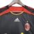 Camisa retrô preta do AC Milan II 2006, da Adidas, com detalhes em vermelho e logo da equipe.

