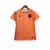 Camisa feminina laranja da Seleção da Holanda, modelo 23/24, da Nike, com logo da marca e escudo da seleção.