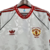 Camisa retrô branca do Manchester United de 1991, com detalhes em vermelho e logo da Adidas.

