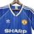 Camisa retrô azul do Manchester United da temporada 1988/1990, com detalhes em branco e logo da Adidas.

