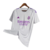 Camisa branca do goleiro do Real Madrid 23/24 com detalhes em roxo e logo da Adidas.

