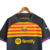 Camisa de treino preta do Barcelona 23/24, com detalhes em vermelho e amarelo, logo da Nike e estampa da Spotify.

