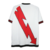 Camisa branca do Rayo Vallecano I 22/23, com detalhes em vermelho e logo da Umbro.

