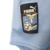 Camisa retrô da Lazio I 1999/2000, fabricada pela Puma, nas cores azul e preta, com detalhes em preto e logotipo da equipe.

