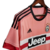 Camisa retrô rosa da Juventus 2015/2016 da Adidas, com detalhes em preto e logo da Jeep.

