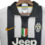 Camisa retrô da Juventus I 2014/2015 da Nike, preta e branca, com detalhes em amarelo e logo da marca

