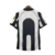 Camisa retrô da Juventus da temporada 1997/1998, fabricada pela Kappa, nas cores preta e branca, com detalhes da marca e patrocinador.

