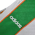 Camisa retrô da seleção da Irlanda de 1994, branca e verde, com detalhes em laranja e logo da Adidas.

