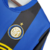 Camisa retrô masculina da Inter de Milão 2008/2009, nas cores azul e preta, com detalhes em amarelo e logotipo da Nike.

