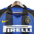 Camisa retrô da Inter de Milão, modelo masculino da Nike, nas cores azul e preta, com detalhes em amarelo e logotipo da Pirelli.

