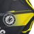 Camisa retrô do Chelsea para a temporada 2012/2013 na cor preta, com detalhes em amarelo e logo da Adidas.

