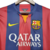 Camisa retrô do Barcelona, temporada 2014/2015, nas cores azul e grená, com logo da Nike e patrocínio da Qatar Airways.

