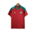 Camisa do Fluminense para treino, na cor vermelha com detalhes em verde, modelo masculino da Umbro.