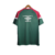 Camisa de treino masculina do Fluminense, nas cores vermelha e verde, com logo da Umbro e patrocínio da Betano.