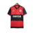 Camisa retrô do Flamengo, modelo 17/18, na cor vermelha com detalhes em preto, com logotipo da Adidas e do Flamengo.