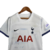 Camisa feminina do Tottenham Hotspur, modelo 22/23, na cor branca com detalhes em azul e o logo da Nike.

