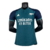 Camisa do Arsenal II 23/24 masculina da Adidas, na cor verde com detalhes em azul, com logo da Emirates e detalhes em relevo.