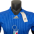 Camisa da Seleção da Itália, modelo especial 23/24 da Adidas, em azul com detalhes em verde, dourado e as cores da bandeira italiana.

