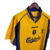 Camisa retrô amarela do Liverpool da temporada 2000/2001, fabricada pela Reebok, com detalhes em azul e logos da marca e patrocinador.

