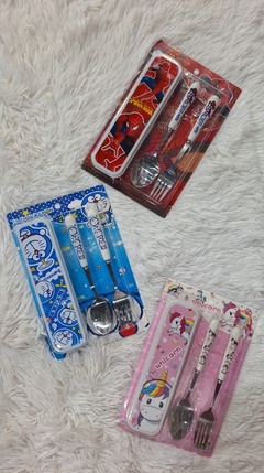 SET CUBIERTOS C/ESTUCHE HOMBRE ARAÑA, UNICORNIO, KUROMI, DORAEMON, ETC - comprar online